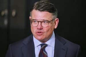 Boris Rhein bei Pressekonferenz, thematisiert Reformen und Empathie in der Bundesregierung.