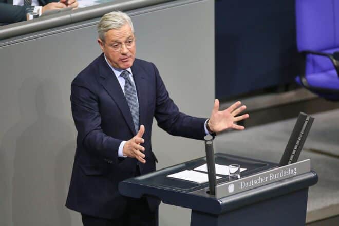 Röttgen: Waffenruhe zwischen Russland und Ukraine ändert nichts