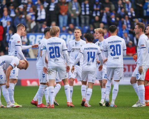 SC Paderborn im Testspiel gegen Blau-Weiß Ostenland, inklusive Freizeit- und Rahmenprogramm.