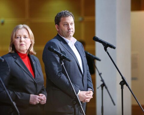 SPD-Abgeordnete fordern klare Führung und Zusammenarbeit gegen die AfD, nicht gegeneinander.