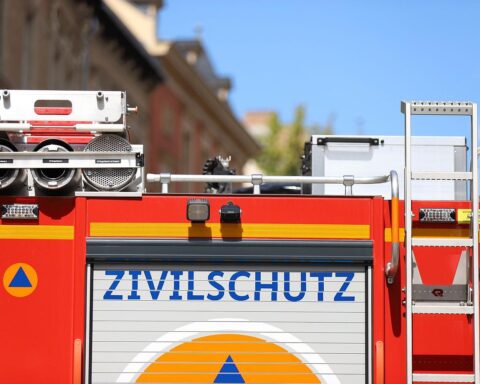 Minister fordern mehr Bundesengagement im Bevölkerungsschutz; Zivilschutzstrategien und Hilfsorganisationen im Fokus.