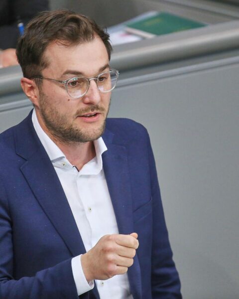 Ein Bild von Johannes Schätzl, der Technologie und Investitionen in Künstliche Intelligenz diskutiert.