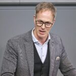 Sebastian Fiedler fordert Schutz für jüdisches Leben, symbolisiert durch Kippa und Davidstern.