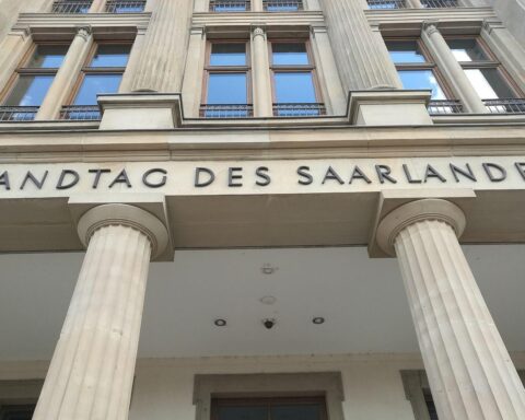 Landtag Saarland: Treffen von Politikern und Kirchenvertretern zur Stärkung des gesellschaftlichen Zusammenhalts.