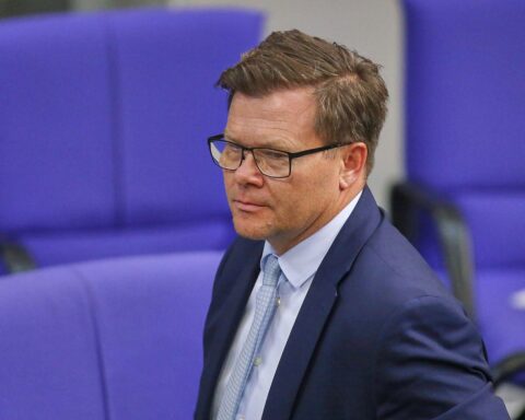 Carsten Schneider spricht über Klimaschutz, erneuerbare Energien und Herausforderungen in der Politik.