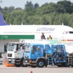 Kerosin-Tankstelle mit Tankwagen, Bundesverkehrsminister, Preise und Versorgungssituation im Luftverkehr.