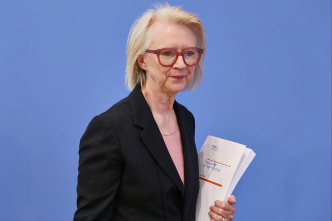 Schnitzer fordert stärkeren Fokus auf KI-Debatte