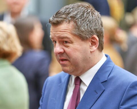Sven Schulze spricht über Druck auf Bürgergeldempfänger und Arbeitsmarktlücken in Sachsen-Anhalt.