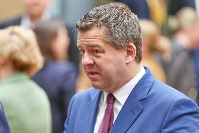 Schulze fordert mehr Druck auf Bürgergeldempfänger