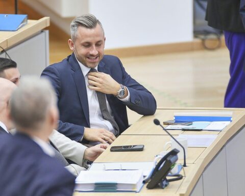 Politiker warnen vor Sicherheitsrisiken durch mögliche AfD-Regierung in Sachsen-Anhalt.