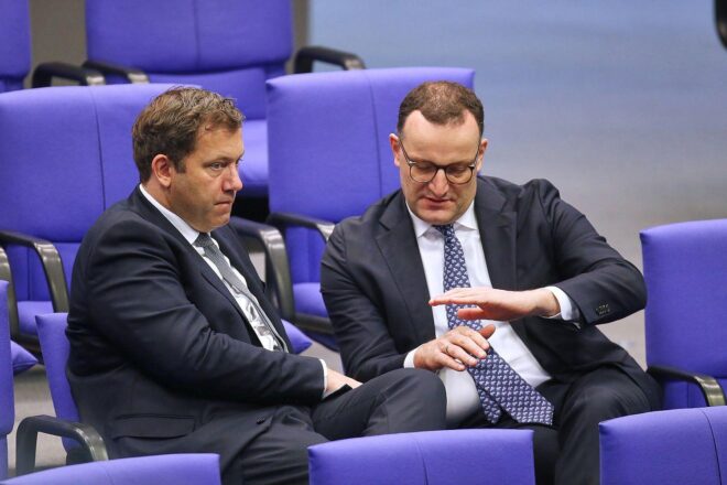 Spahn gegen eigenständigen Vorschlag von Klingbeil für Steuerreform