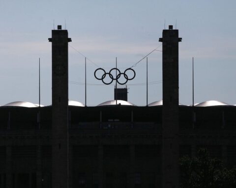 Berlin, Olympiastadion, Kritik an Kostenschätzung, Olympische Spiele, sportliche Infrastruktur, finanzielle Unsicherheiten.