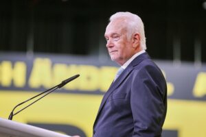 Wolfgang Kubicki im Fokus: Politische Debatte über Rechtspopulismus und die FDP.