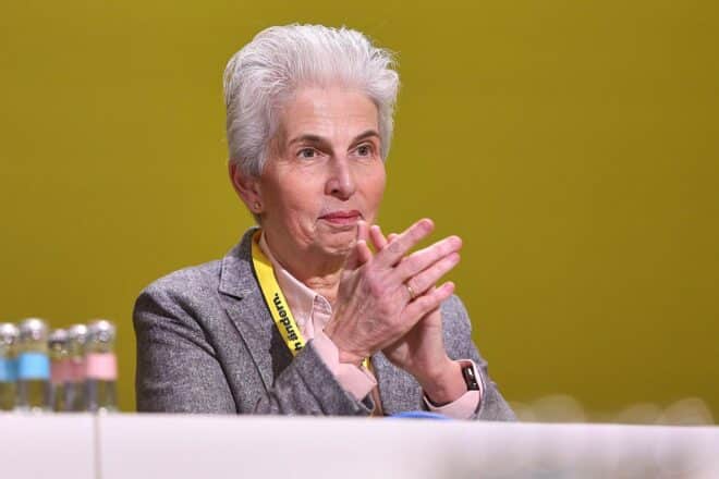 Marie-Agnes Strack-Zimmermann kritisiert Rolf Mützenichs Abrüstungsvorschläge scharf und fordert Klarheit.