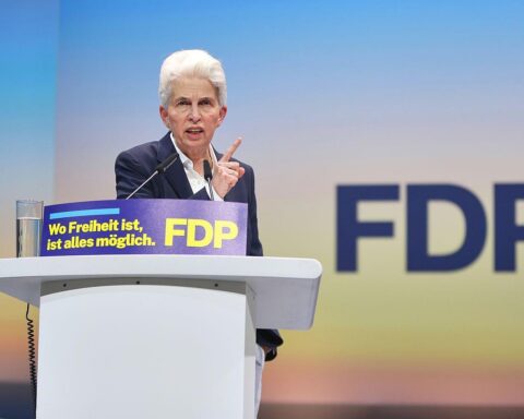 Marie-Agnes Strack-Zimmermann diskutiert FDP-Zukunft nach Niederlage im Vorsitzrennen.