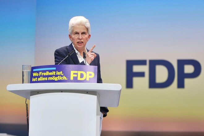 Strack-Zimmermann kündigt weitere Debatten über FDP-Kurs an