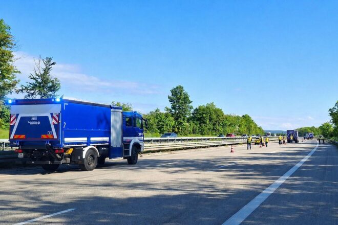 THW und Autobahnpolizei üben gemeinsam auf der A 7 bei Hildesheim
