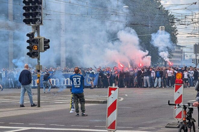 Tausende bei FCM-Fanmarsch zum Saisonfinale
