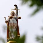 Justicia-Symbol bildet rechtliche Themen ab, Mordfall in Wittlich, US-Soldaten, Gerichtsentscheidung wiedergegeben.