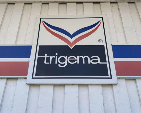 Trigema-Filiale mit Bonita Grupp, die über Steuersätze und Lohnnebenkosten spricht.