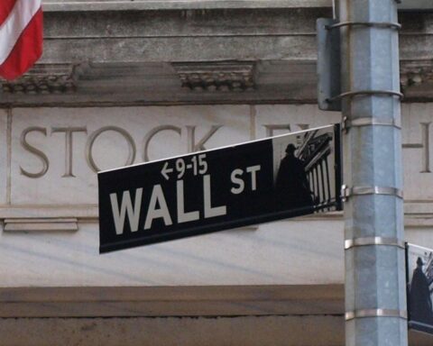 New Yorker Börse mit steigenden Indizes, Handelsgeschehen und Finanzmarktanalyse.