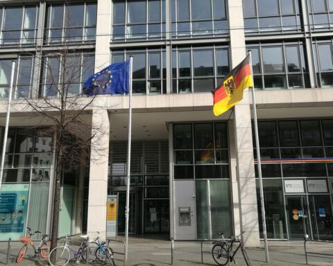 Leere Büros im Ministerium für Digitalisierung, viele unbesetzte Stellen und unzureichende Fortschritte.