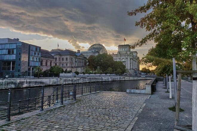 Unbeständiges Wetter mit Schauern und Gewittern in Berlin und Brandenburg erwartet