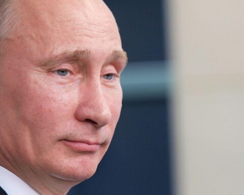 Politische Diskussionen in Berlin über Putins Ukraine-Kriegszeichen und Schröders Vermittlerrolle.