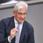 Politiker diskutieren Steuerreform zur Entlastung kleiner Einkommensgruppen, dennoch gibt es erhebliche Bedenken.