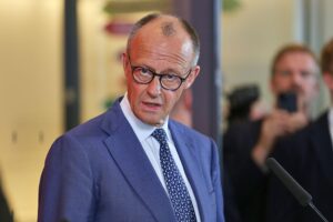 Friedrich Merz spricht über wirtschaftliche Reformen und Steuerpolitik im Bundestag.