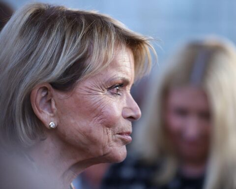 Uschi Glas reflektiert über verpasste Chancen im Deutschen Film und politische Konflikte.