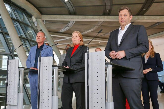 DGB-Kongress: Gewerkschaften warnen vor Sozialabbau, Gespräche über Rentenreform und Arbeitnehmerrechte starten.