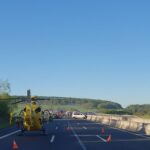 Verkehrsunfall auf Autobahn, mehrere Autos beteiligt, Einsatz von Rettungsdiensten, Verletzte.