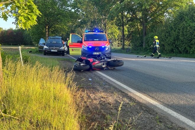 Verkehrsunfall mit Motorrad und Trecker in Altmoorhausen