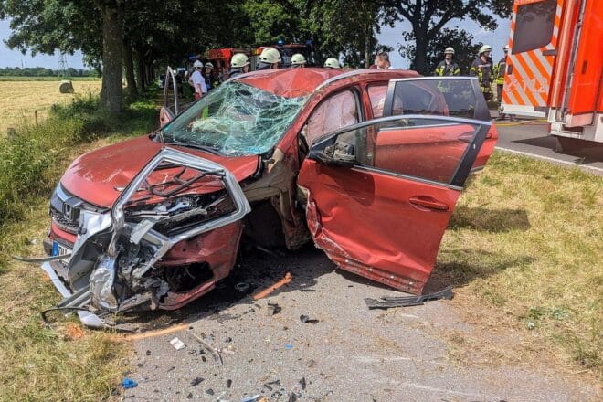 Verkehrsunfall mit vier Verletzten auf der Gocher Landstraße