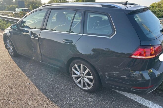 Verkehrsunfall zwischen LKW und PKW auf der B10 bei Landau-Nord