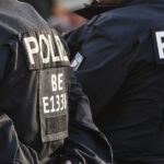 Vier Mädchen in einem Einkaufszentrum, Polizei ermittelt nach Angriff durch unbekannten Jungen.