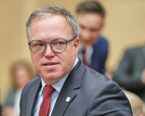 Mario Voigt fordert finanzielle Kompensation für Länder im Rahmen der Einkommensteuerreform.