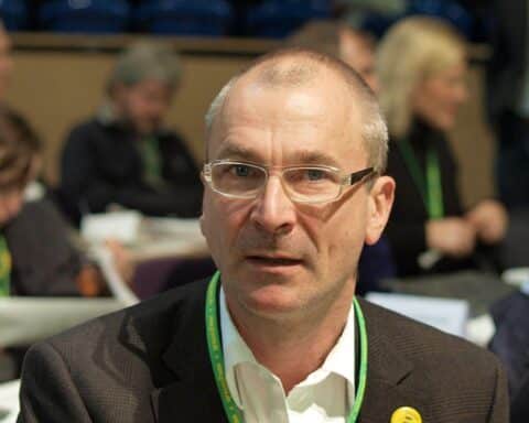 Volker Beck kritisiert ESC-Boykott, betont Künstlerfokus und verurteilt antisemitische Beweggründe.