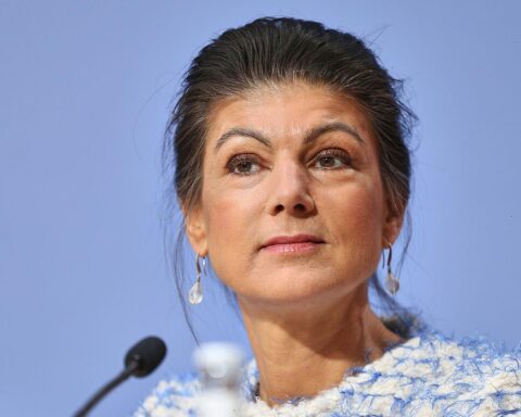 Sahra Wagenknecht fordert Abzug von US-Soldaten und Verzicht auf Raketenstationierung in Deutschland.