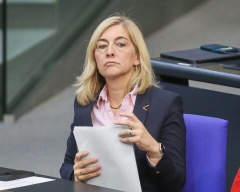 Nina Warken spricht über Einsparungen in der gesetzlichen Krankenversicherung und deren Auswirkungen.