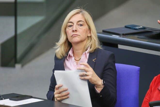 Warken pocht auf 16 Milliarden Euro Einsparungen in der GKV