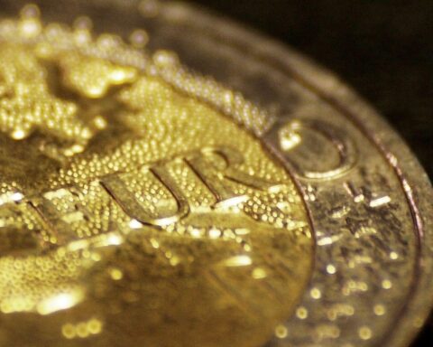 Euromünze als Symbol für die Diskussion um den digitalen Euro und europäische Zahlungsmethoden.