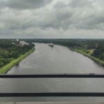 Wechselhaftes Wetter mit Sonne, Wolken und vereinzeltem Regen am Nord-Ostsee-Kanal.