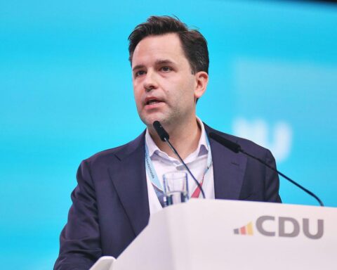 Johannes Winkel kritisiert Gewerkschafter während Merz' Rede auf dem DGB-Kongress in Berlin.