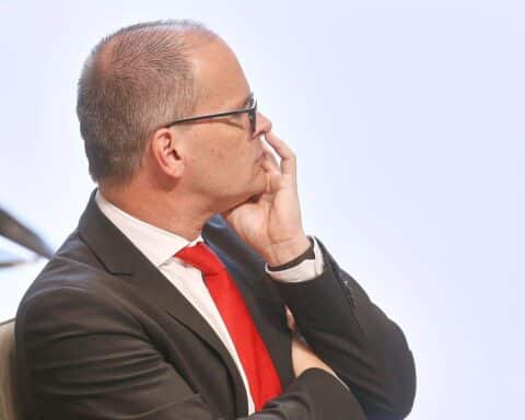 Grant Hendrik Tonne präsentiert Investitionen in Infrastruktur, Mobilität und Wohnungsbau für Niedersachsen.