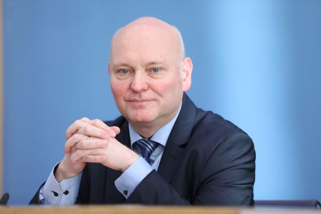 Wirtschaftsweiser rechnet mit Steuererhöhungen