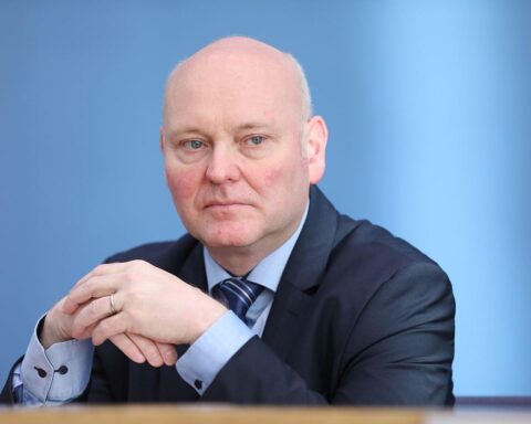 Achim Truger kritisiert CDU-Politik: Reformitus gefährdet Demokratie und verlängert Wirtschaftskrise.
