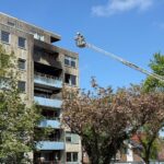 Wohnungsbrand in Bad Bramstedt: Feuerwehr im Einsatz, starke Rauchentwicklung, Rettung von Bewohnern.