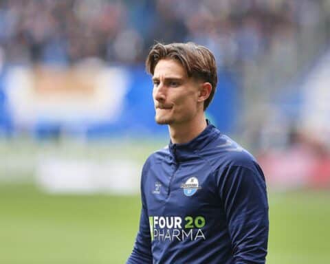 Wolfsburg und Paderborn im torlosen Relegationsspiel, Spannung für das Rückspiel bleibt hoch.